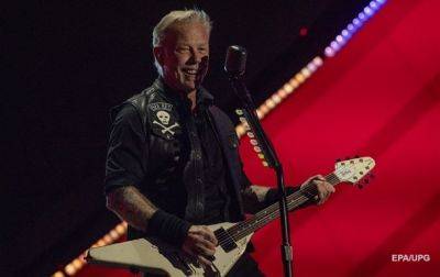 Лидер группы Metallica посетил раненых бойцов ВСУ