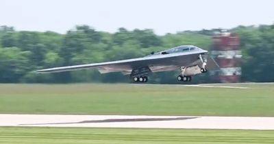 Стелс-бомбардировщик ВВС США B-2 вернулся в небо после шести месяцев простоя (видео) - focus.ua - США - Украина - Вашингтон - штат Миссури