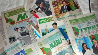 Жители сел Туркменистана пытаются оформить обязательную подписку на бумажные газеты, а не их онлайн-версии