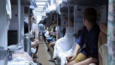 В "Укрзализныце" планируют разделить вагоны для женщин и мужчин: что об этом думают украинцы