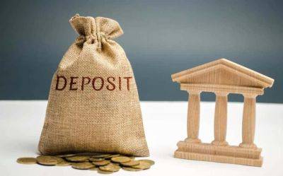 Больше депозитов, меньше кредитов: украинцы не спешат снимать деньги со счетов