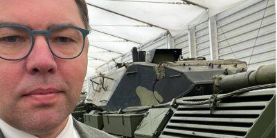 «Уже скоро». Посол в Германии Макеев показал танки Leopard 1, которые передадут Украине — видео
