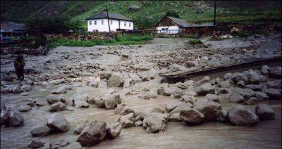 Проливные дожди в ряде районов Таджикистана спровоцировали сход селей