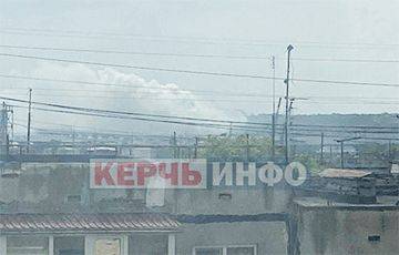 Над Крымским мостом поднимается густой дым, движение перекрыто