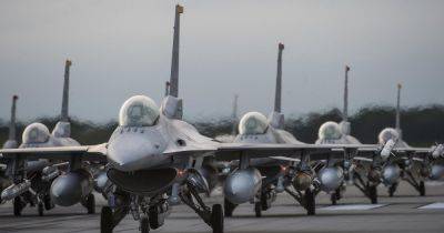 Пилотов обучат в Европе: Пентагон раскрыл детали отправки Украине самолетов F-16 (видео)