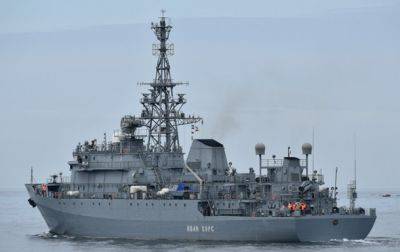 Разведывательный корабль РФ атаковали три морских дрона - СМИ