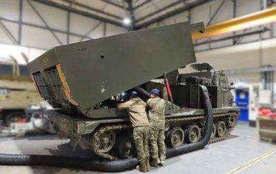 Украинские военные в Британии учатся ремонтировать РСЗО M270