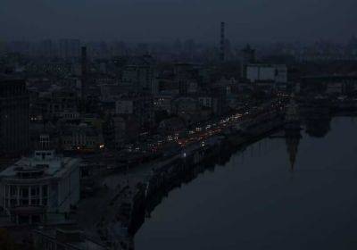 Блэкаут возвращается? Масса украинцев остались без света, чего ожидать и к чему готовиться