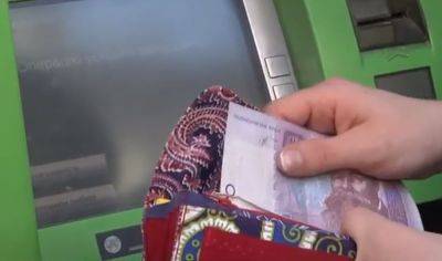 Блокировка банковских карт и переводов: как украинцам пользоваться арестованными счетами - разъяснение юриста