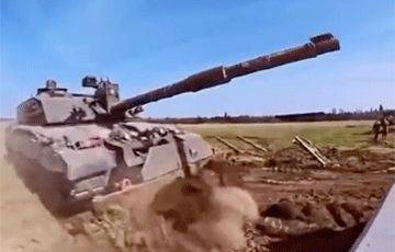 Британский танк Challenger 2 легко преодолевает российские «зубы дракона»