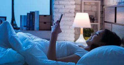 Нечто не дает нам уснуть часами: ученые рассказали, чего точно не стоит делать перед сном