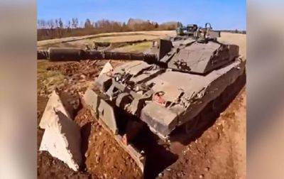 На видео показали, как танк Challenger 2 проходит "зубы дракона"