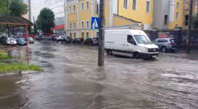 Харьков накрыла жуткая стихия: сильнейший ливень затопил город - теперь непогода двинулась на Киев. Кадры