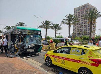ДТП в Хайфе: пассажиры в панике прыгали из несущегося автобуса