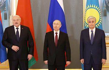 Лукашенко рассказал, о чем шептался с Путиным во время упрека Токаева