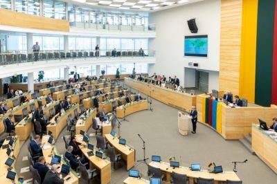 Сейм Литвы утвердил реформу госслужбы: изменится порядок начисления зарплаты