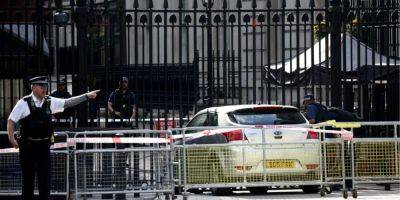 В ворота резиденции британского премьера в Лондоне врезался автомобиль, водителя задержали