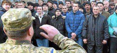 Будут большие проблемы: мужчин, которые незаконно выехали из Украины, при возвращении накажут