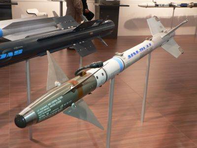 Канада предоставит Украине более 40 противовоздушных ракет AIM-9 – министр обороны