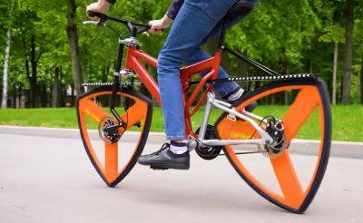 Украинец, ранее изобревший велосипед с квадратными колесами, пошел дальше — и сделал модель с треугольными колесами