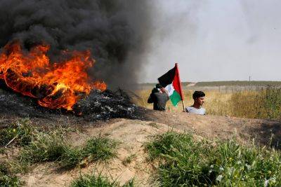 Поселенцы из форпоста Адей Ад напали на палестинцев из соседней деревни: сожжены автомобили, пятеро ранены