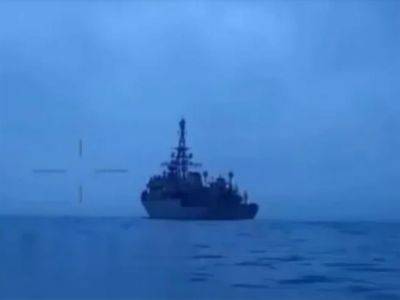 Появилось новое видео момента удара украинского дрона по российскому кораблю-разведчику "Иван Хурс"