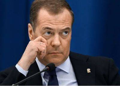 Медведев: если Украине дадут ядерное оружие, России надо будет наносить превентивный удар