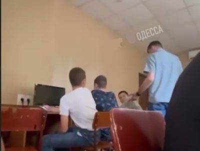 Учителя из Одессы, который угрожал ученикам физической расправой, уволили | Новости Одессы