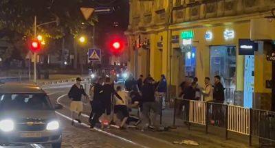 Массовая драка произошла во Львове, кадры с места: в полиции отреагировали