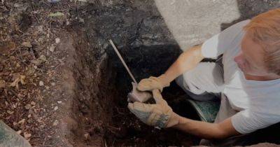 Помогла старинная карта: американец обнаружил "клад" в яме на заднем дворе (видео)