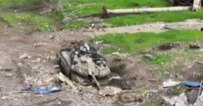 Бойцы ВСУ в окрестностях Соледара сожгли вражеский Т-90М "Прорыв" (видео)