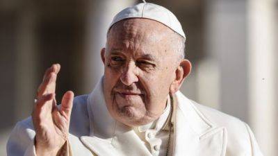 Папа Римский Франциск вернулся к работе после перенесенной болезни