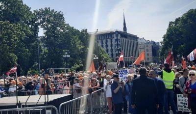 "Кариньш, уходи в отставку!": на протест против политики правительства пришли несколько тысяч человек