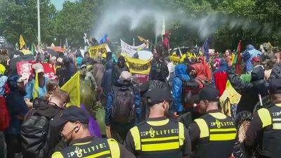 Полиция Гааги против экоактивистов