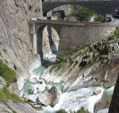 Дьявольский мост, по которому раньше не могли разойтись даже две повозки: мистическое место в Швейцарии