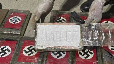 Полиция Перу перехватила 58 килограммов кокаина в брикетах со свастикой