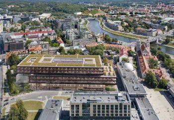 В вильнюсском районе небоскрёбов - новый бизнес-центр с зелёной крышей