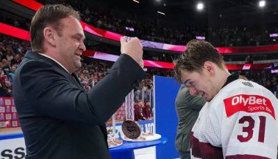 Вратарь сборной Латвии Шиловс стал MVP чемпионата мира-2023 по хоккею