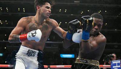 Де Ла Хойя: На поединок с Гарсией претендуют три-четыре боксера