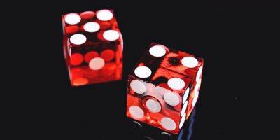 Стив Джобс - Стив Возняк - Повелители кубиков. В Лас-Вегасе четверо мужчин манипулировали результатами в крэпсе, чтобы выиграть $200 тысяч - nv.ua - Украина