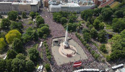 30 тысяч человек собрались у памятника Свободы на встречу с хоккеистами сборной