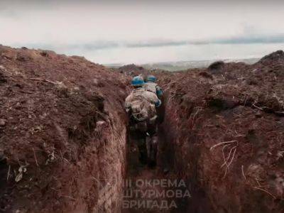 Бои за "дорогу жизни" в Бахмут. 3-я бригада ВСУ показала видео штурма и зачистки позиций оккупантов