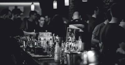 "Вы мне надоели": бармен уволился из-за запрета пить в свой выходной день (фото)