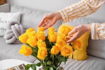 Как продлить жизнь срезанных роз в вазе: практические советы