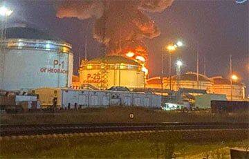 В Краснодарском крае РФ после взрыва загорелся резервуар с нефтепродуктами