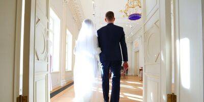 Средний бюджет свадеб в РФ снизился в два раза