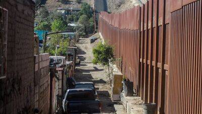 Власти США усиливают охрану мексиканской границы с помощью армии