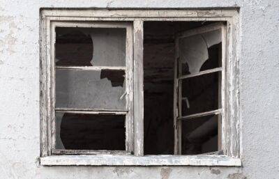 В Спировском округе председателя ТСЖ оштрафовали за битые окна и отсутствие отопления в подъездах
