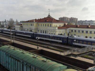 Оккупанты обстреляли вокзал в Херсоне, есть погибший и раненые – ОВА