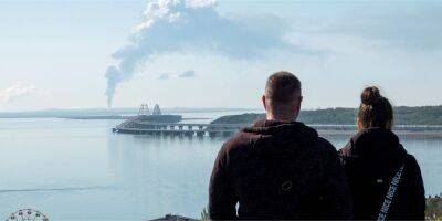 Удар по нефтебазе вблизи Крымского моста: россияне приуныли, а украинцы над ними издеваются — обзор соцсетей